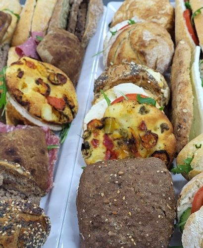 Zakelijke lunch in Rotterdam met luxe broodjes